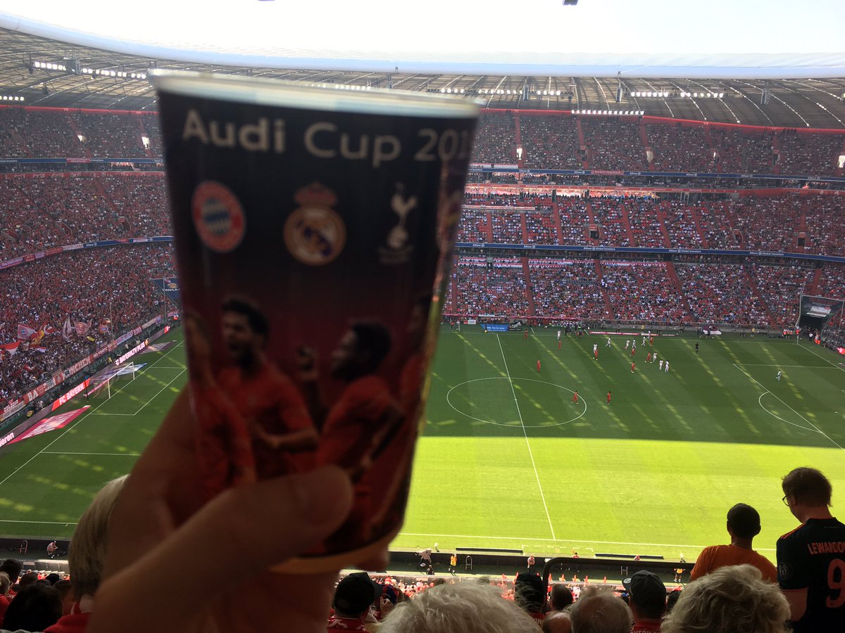 20min gespielt, Trinkpause ...die denken auch echt an alles 🍻 Prost #FCBM05