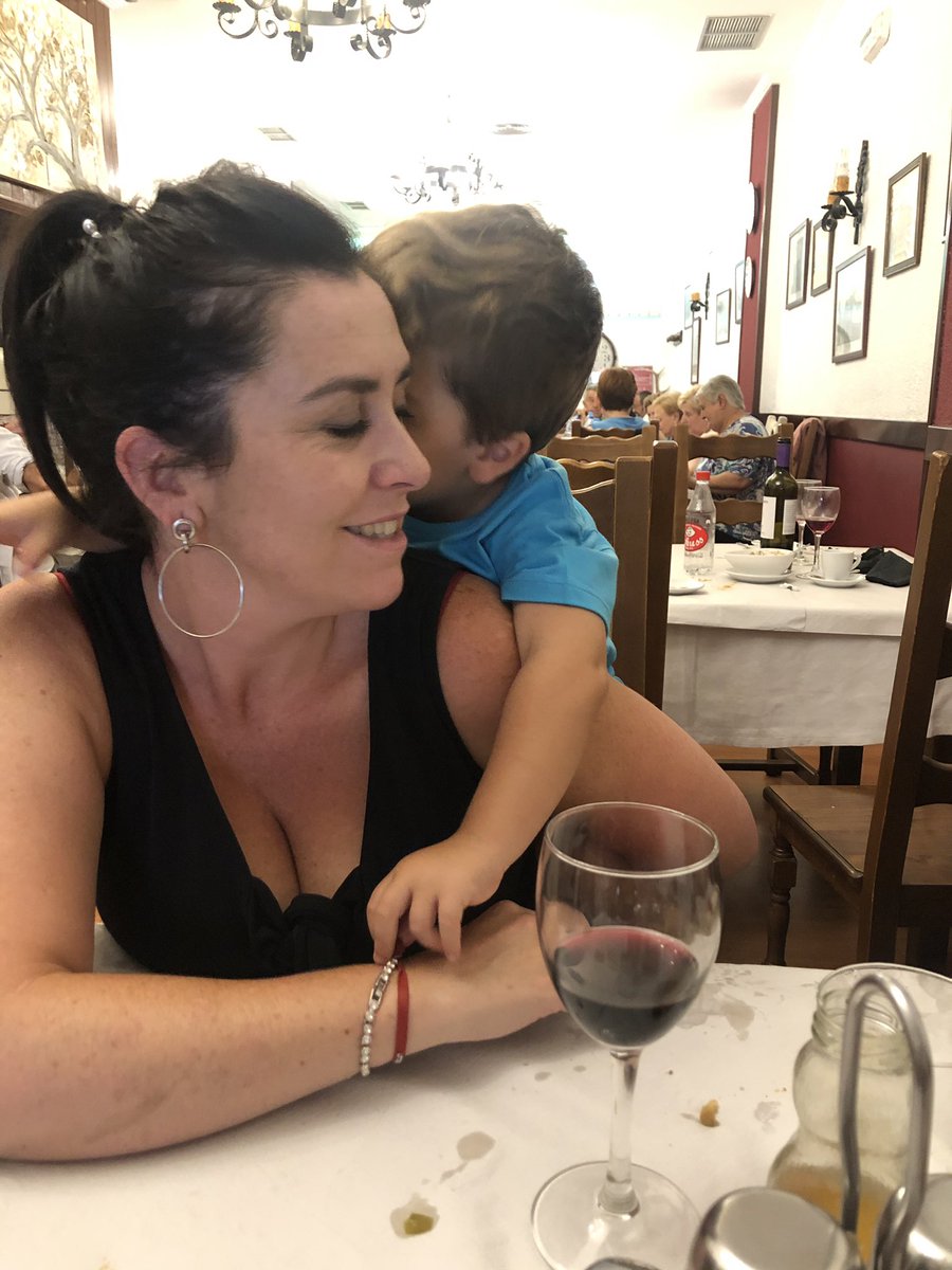 JacobAfonso's tweet photo. De camino a Logroño parada en Casa Amparo en #santodomingodelacalzada #familiadevacaiones me encantan estos ratitos!!!! https://t.co/3FQevRZwsL