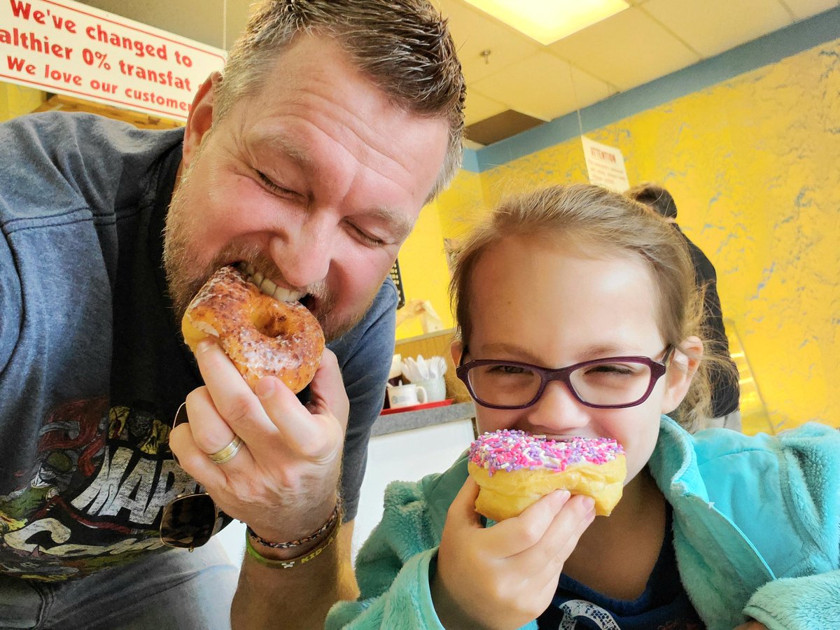 Kid_A_Loo's tweet photo. #DonutDate with Ballerina5!!! https://t.co/heFy6V0Oga
