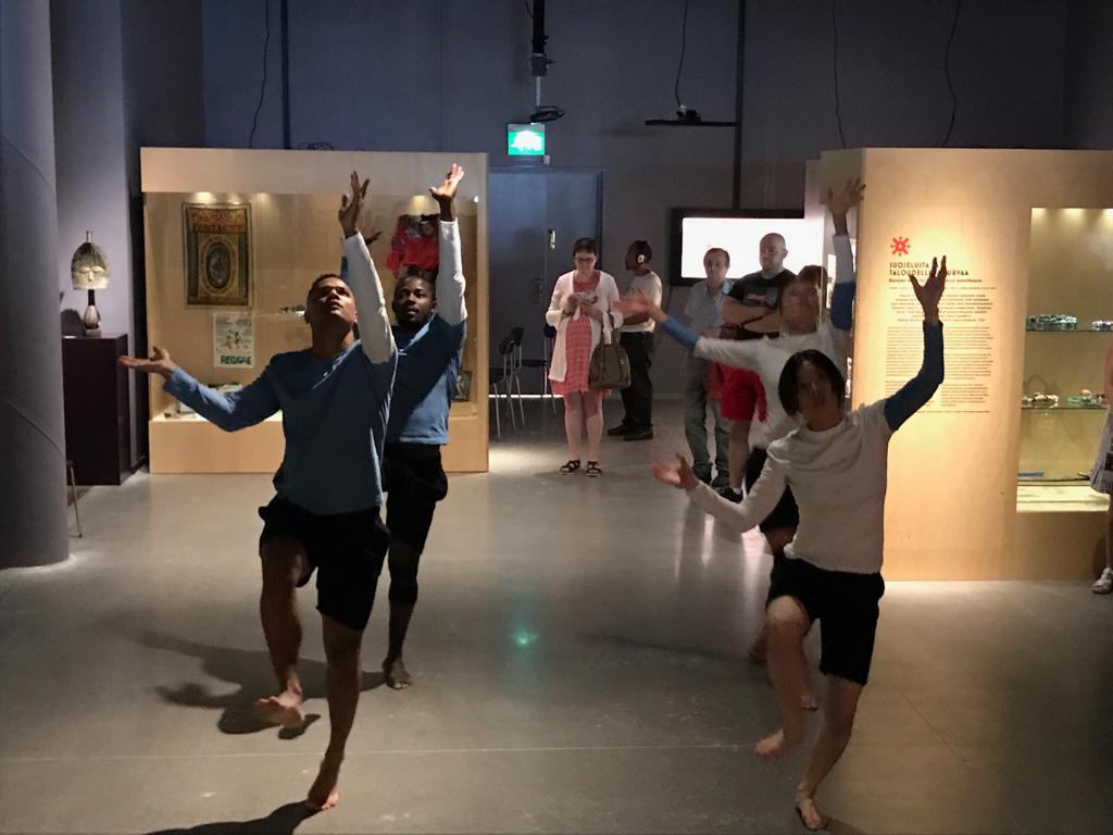 HRmuseo's tweet photo. Uudet tilat on nyt korkattu. Kiitos @glimsgloms -
makupaloja syksyn Respect-esityksestä. Yleisö eli vahvasti mukana. Tätä lisää! #KulttuuriEspoo #Espoopäivä #Entresse https://t.co/uNr0npIiKu