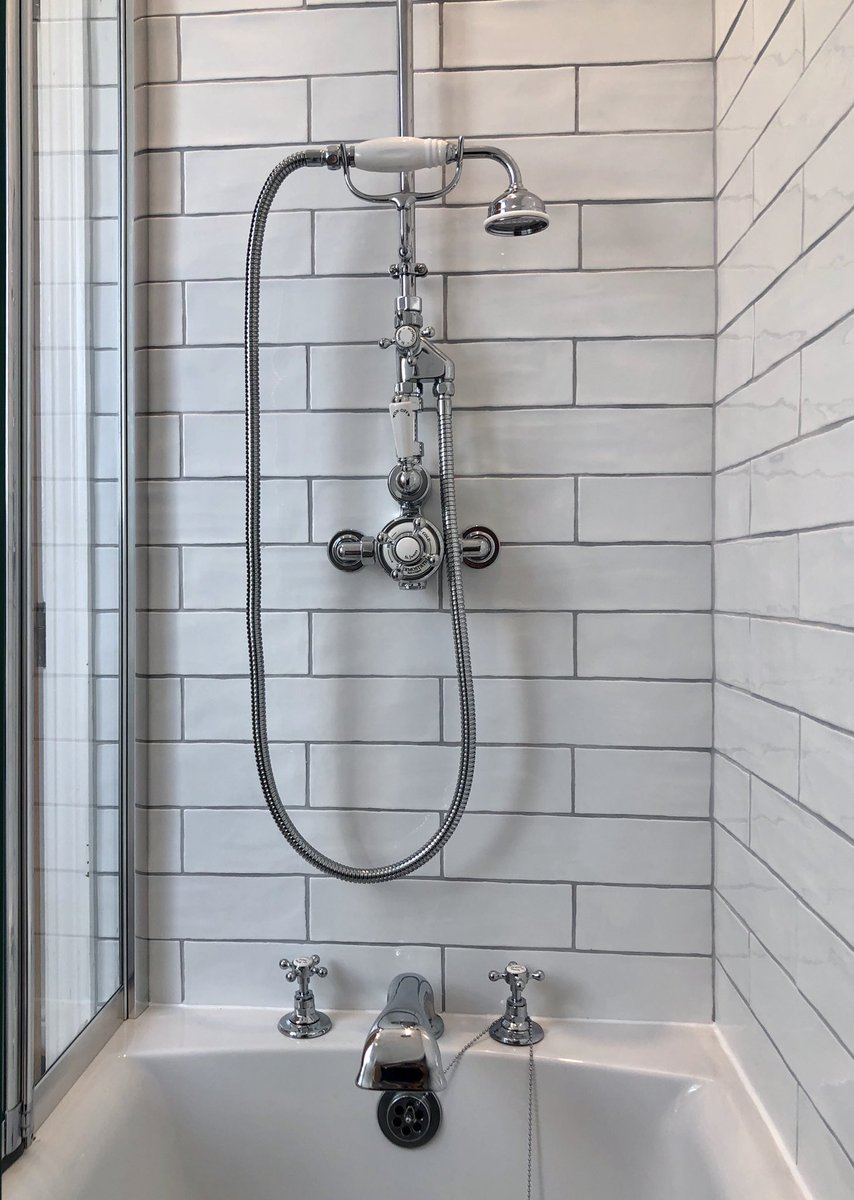 A traditional style en suite installed in Little Downham 🛁