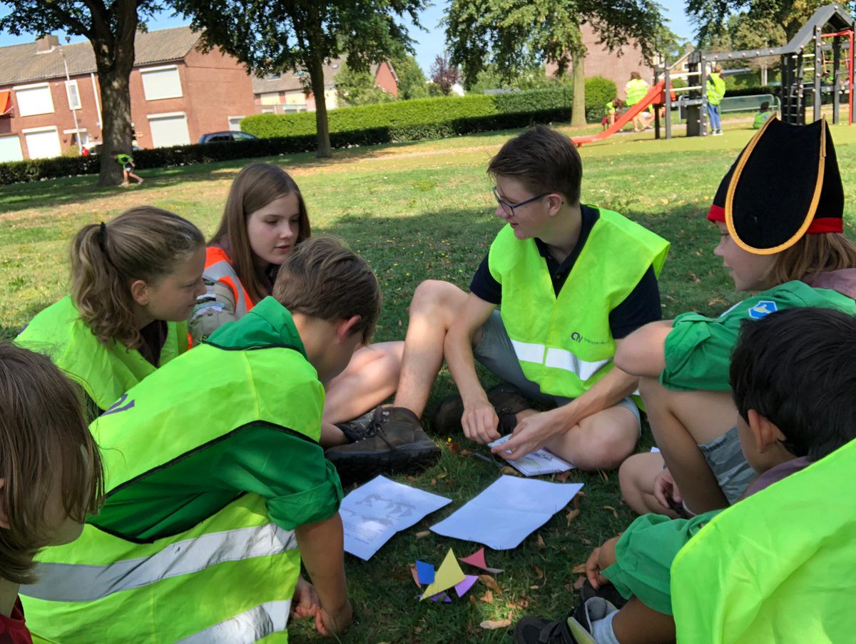 Titus_Oss's tweet photo. #overvlieg weekend! Kinderen gaan van de ene leeftijdsgroep naar de volgende, we maken er een feestje van. #Scouting https://t.co/a0L4bnNGml