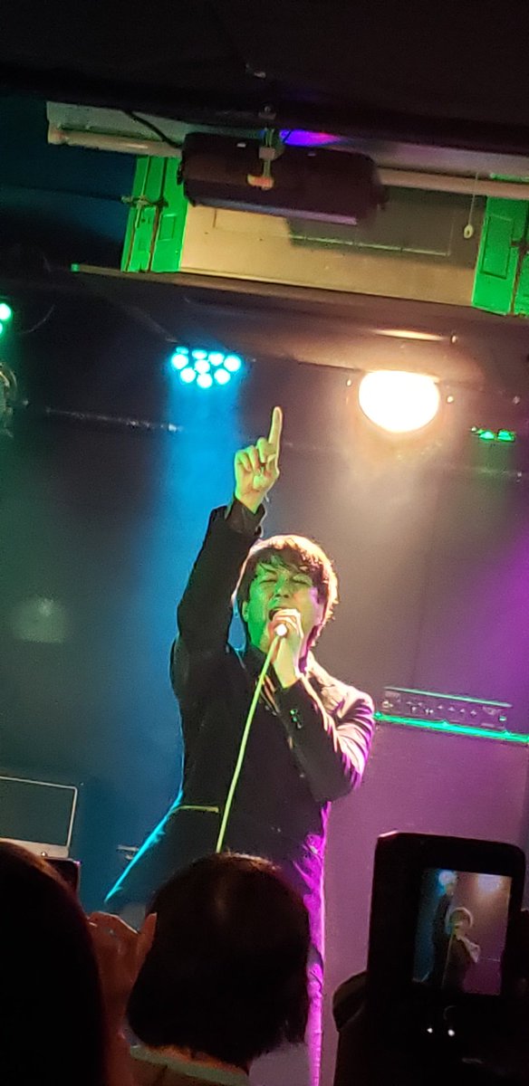 fanksm's tweet photo. 楽しい時間はあっという間!😃💕
TheOneツアー楽しすぎ!😃🎶
初チェキ!😍
まさかのツーショットにドキドキ😍💓のドキドキ😍💓であたふた。(笑)😂
次は9月に会えるかな~!😊👍
その月は12月?😁🎶
#松岡英明
#ThaOne https://t.co/FGEtCUH1Iq