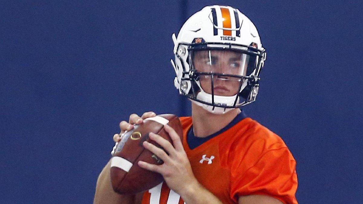 StlAuburnClub's tweet photo. It's time! #WeBackBo Missing @VoiceofAUTigers this season opener but excited to welcome @aburcham04 #WarEagle #RideForTheBrand Now, #GameDayAURollCall Who's here?
A special #WDE to the hosts for #auburn #football gameday! @AuburnHouston @AustinAUClub @auburndallas Enjoy the day! https://t.co/VlyTmKbjD0