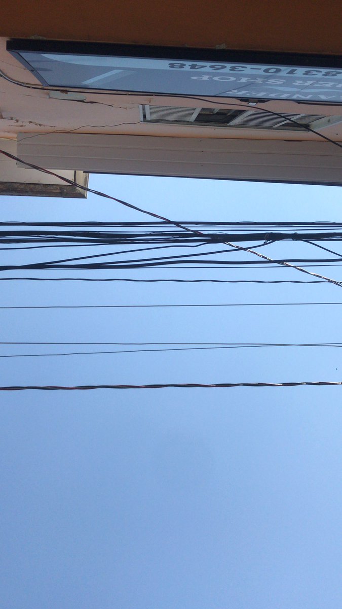 dizmota's tweet photo. Entre fios e céus a energia passa https://t.co/drk8XxgR9P