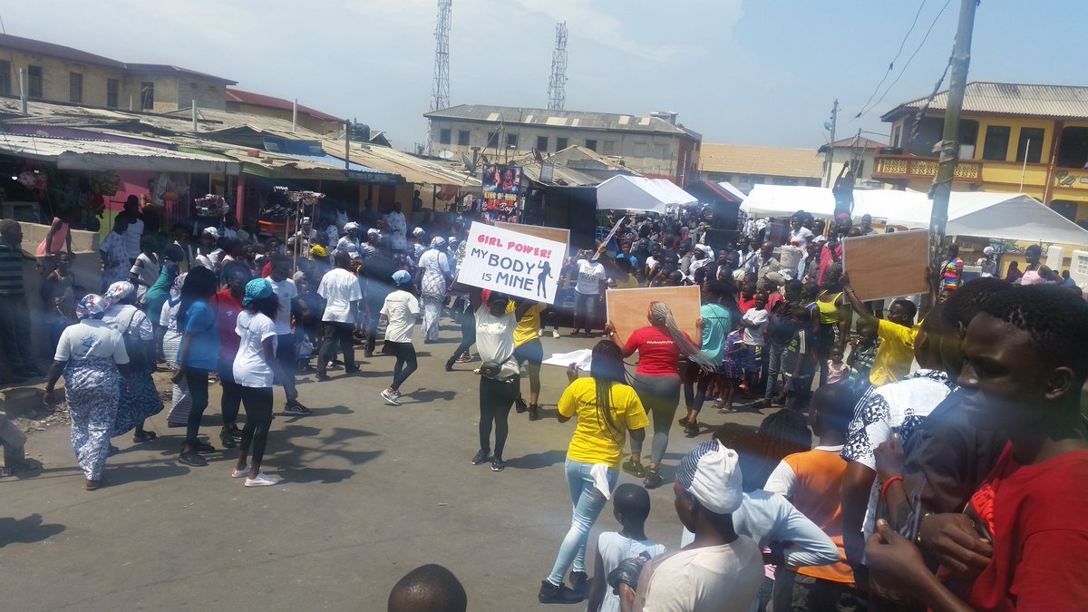 cmghana's tweet photo. CM goes outdoors in the city of Accra today. Issa outreach distin inna de Jamestown community
Aim is to educate young people on body autonomy and the right to seek #ComprehensiveAbortionCare to avoid unsafe abortion related deaths
#MyBodyMyRight #SRHR #SDGs #GESI https://t.co/fheUJ7y26P