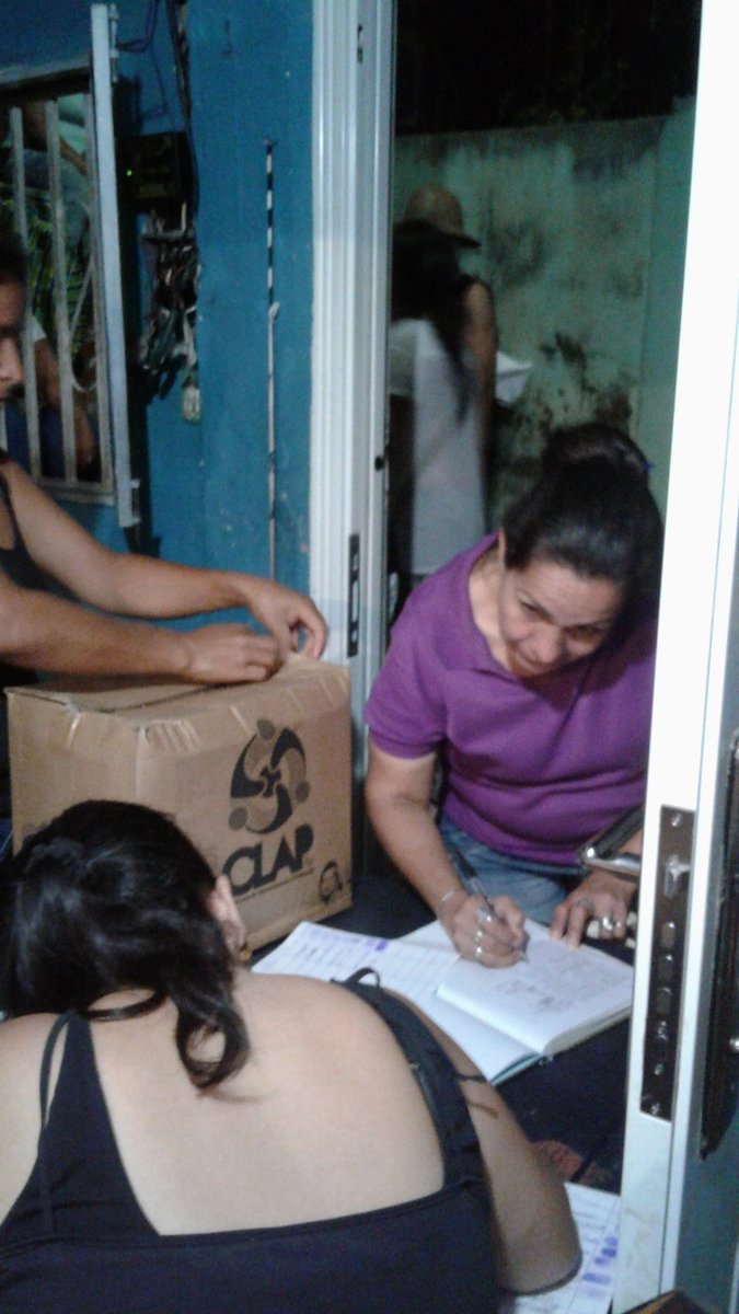 mariadcramirez1's tweet photo. Fueron Beneficiadas 395 Familias En Nuestro Municipio Torbes, Sector Vista Hermosa Y El Chaparral Con La Cajita CLAP 📦❤ Gracias A Nuestro Presidente @NicolasMaduro 
#NoMasTrump 
#SoyComunicadorClap
@FreddyBernal @BermudezJoseA @GMAS_Tachira @ROBERTOLOBOT @gmastorbes https://t.co/8tjxguKXKo
