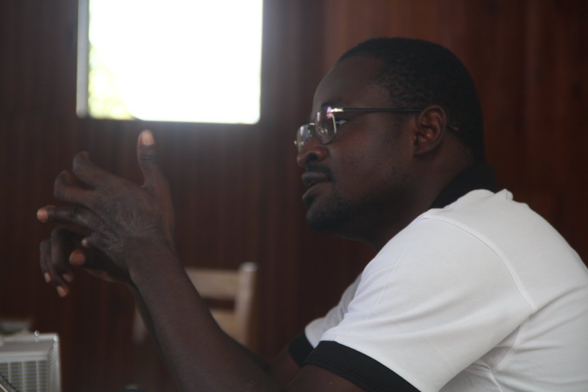 ab_benin's tweet photo. "Un bon article s'écrit suivant cinq principes tel celui de la pyramide inversée qui consiste à commencer la rédaction par l'essentiel pour terminer par les détails. Votre texte doit avoir une plus-value à apporter à ceux qui vous lisent." @abohoun
#BloDay229 #Workshopblogging https://t.co/GB5wwp1Erx