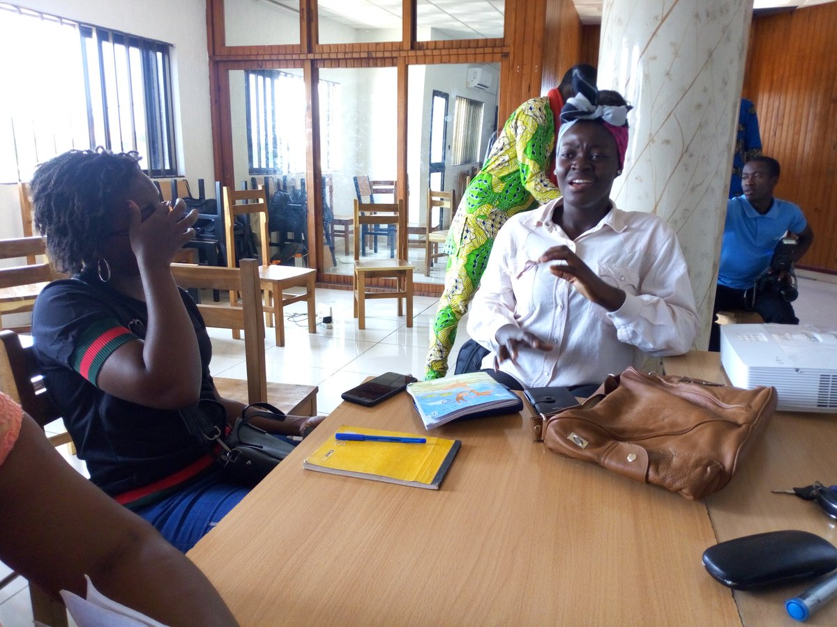 ab_benin's tweet photo. "Un bon article s'écrit suivant cinq principes tel celui de la pyramide inversée qui consiste à commencer la rédaction par l'essentiel pour terminer par les détails. Votre texte doit avoir une plus-value à apporter à ceux qui vous lisent." @abohoun
#BloDay229 #Workshopblogging https://t.co/GB5wwp1Erx