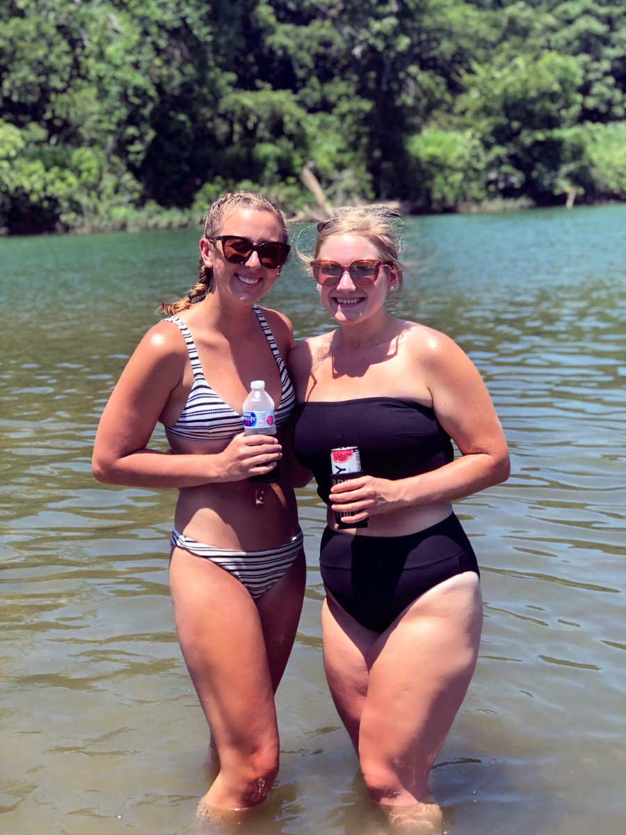 LWhealy's tweet photo. Screamin happy 22nd birthday to the one and only smash!! You are literally the best roomie and best friend ever. LOVE YOU💕 https://t.co/uqka47PJIR