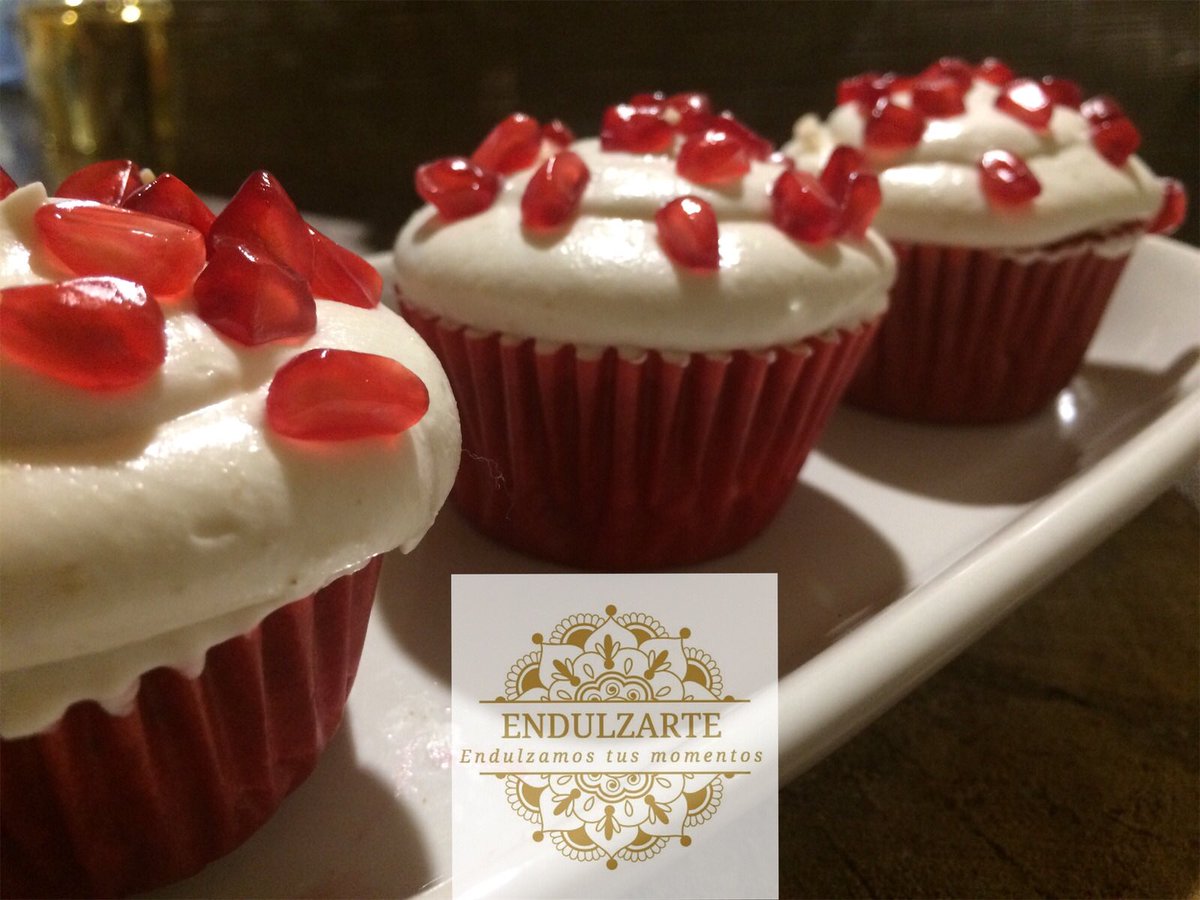 EndulzARTE_Mx's tweet photo. Cupcakes en nogada!!! #EndulzARTE_Mx #MesPatrio https://t.co/alaOJxkHTE