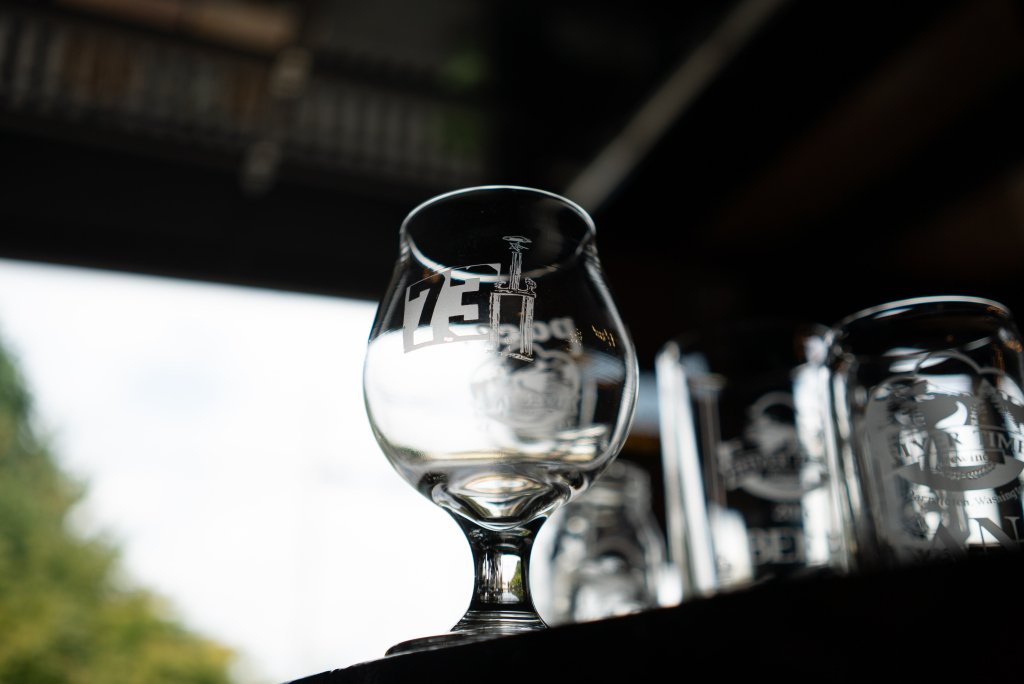 RiverTimeBrew's tweet image. 5th and Final Commemorative Glass rivertimebrewing.com/2019/08/31/5th…