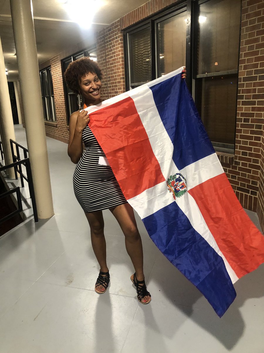 chynnaszn's tweet photo. The second picture shows how faded I became LMAO. #prehurricanemoves #findingdorian #thatbitchiscoming #drunké https://t.co/xfTVbMJU7p