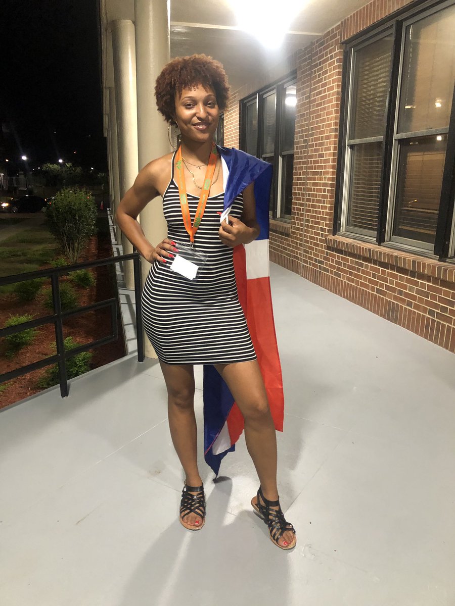 chynnaszn's tweet photo. The second picture shows how faded I became LMAO. #prehurricanemoves #findingdorian #thatbitchiscoming #drunké https://t.co/xfTVbMJU7p