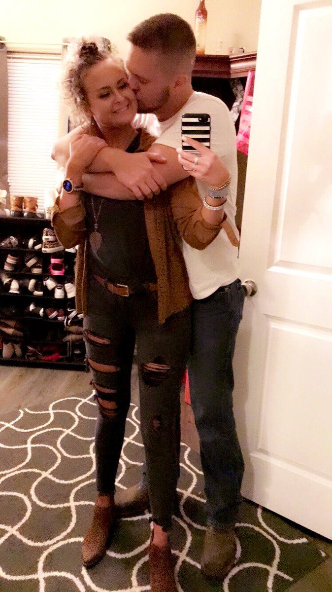 mrs_kelseycrane's tweet photo. My favorite human in the world. I could spend every Friday night at concerts with you💕 https://t.co/MExXgf7rjr
