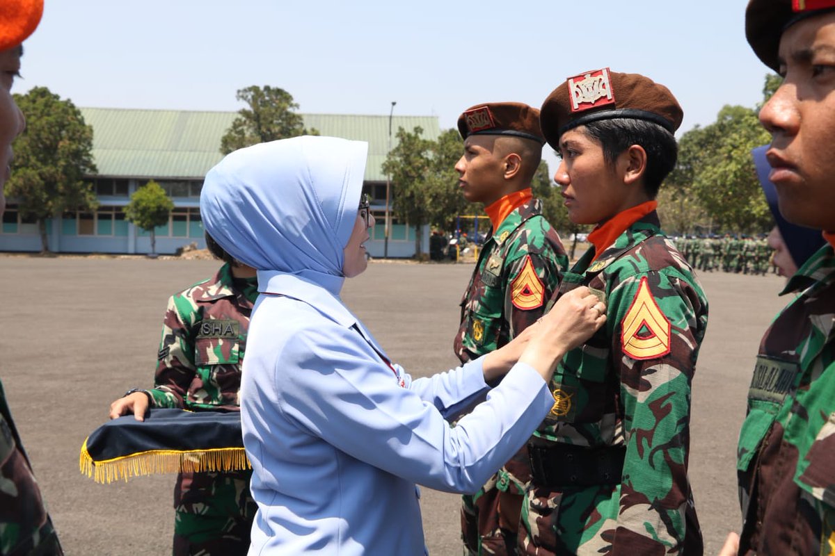 aauacid's tweet photo. Taruna tingkat II Akademi Angkatan Udara (AAU) sejumlah 113 orang telah menyelesaikan dan dinyatakan lulus dalam pendidikan Kursus Para Dasar (Susparadas) Angkatan ke 186 yang ditutup hari ini di Lanud Sulaiman, Bandung, Sabtu (31/8/2019)
#ParaDasar #AirminCadet #AAU #TarunaAAU https://t.co/MWEdOc4Nfb