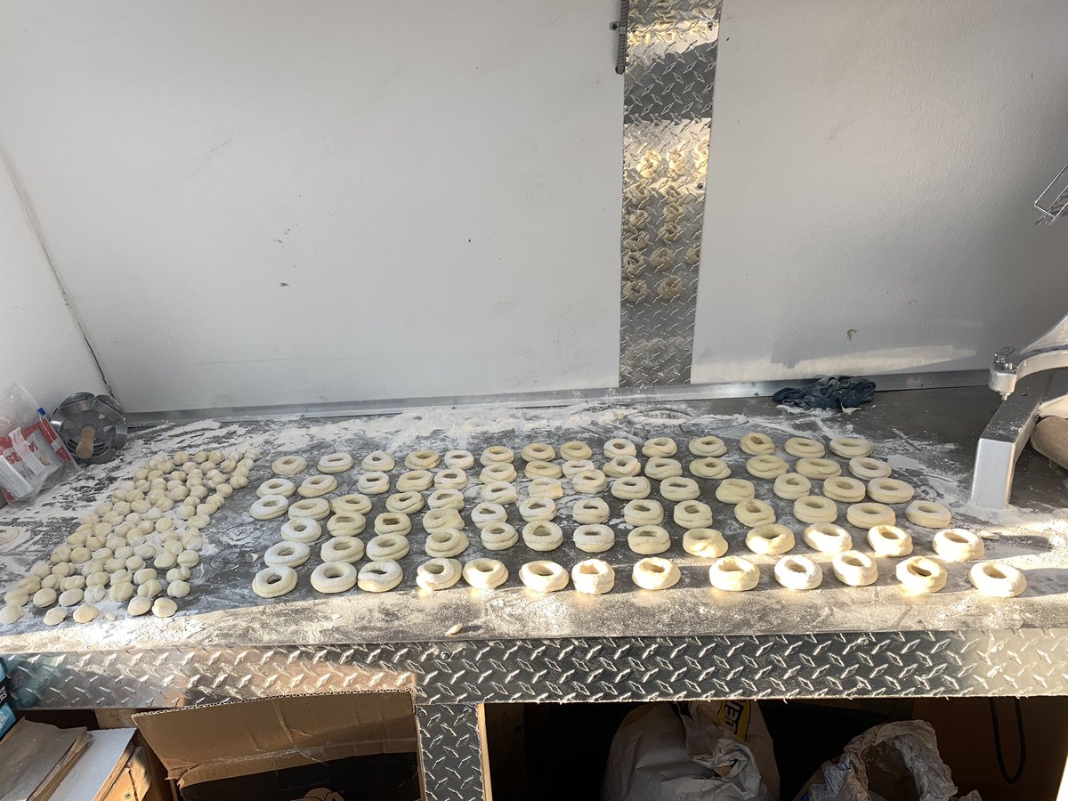 Chrissaaaaaaaa1's tweet image. My dad took $700 and turned a camper truck into his dream business! Super excited and proud of him! Today we are located at 5520 Nolensville Pike Nashville TN 37211. #MorningGloryDonuts