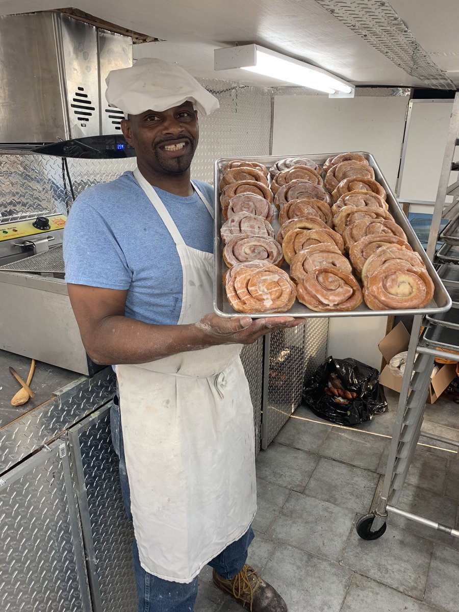 Chrissaaaaaaaa1's tweet image. My dad took $700 and turned a camper truck into his dream business! Super excited and proud of him! Today we are located at 5520 Nolensville Pike Nashville TN 37211. #MorningGloryDonuts