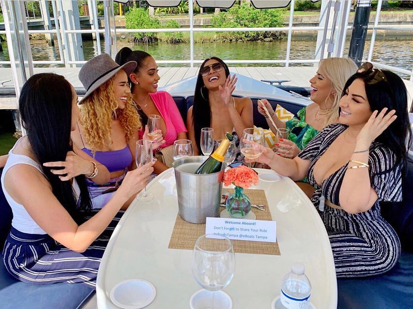 Hilton Tampa Dwntwn (@hiltontd) on Twitter photo Grab your girl gang and your favorite refreshments for an afternoon hang session on <a href="/eboatstampa/">eBOATS TAMPA</a>! 😎🍾 bit.ly/2XT9aFn
#Tampa <a href="/VisitTampaBay/">visittampabay</a> #GirlsDayOut
📷ig: ant_one1 Grab your girl gang and your favorite refreshments for an afternoon hang session on <a href="/eboatstampa/">eBOATS TAMPA</a>! 😎🍾 bit.ly/2XT9aFn
#Tampa <a href="/VisitTampaBay/">visittampabay</a> #GirlsDayOut
📷ig: ant_one1