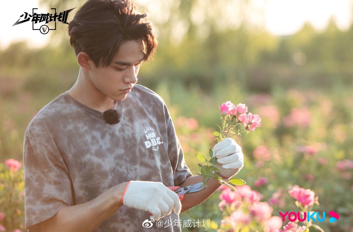 NCT_India_'s tweet photo. [ WEIBO ] 少年威计划 
31.8.2019

#KUN #TEN #WINWIN &amp; #LUCAS 
(1)

#WayV #NCT @WayV_official @NCTsmtown https://t.co/DwEFd3XeRs