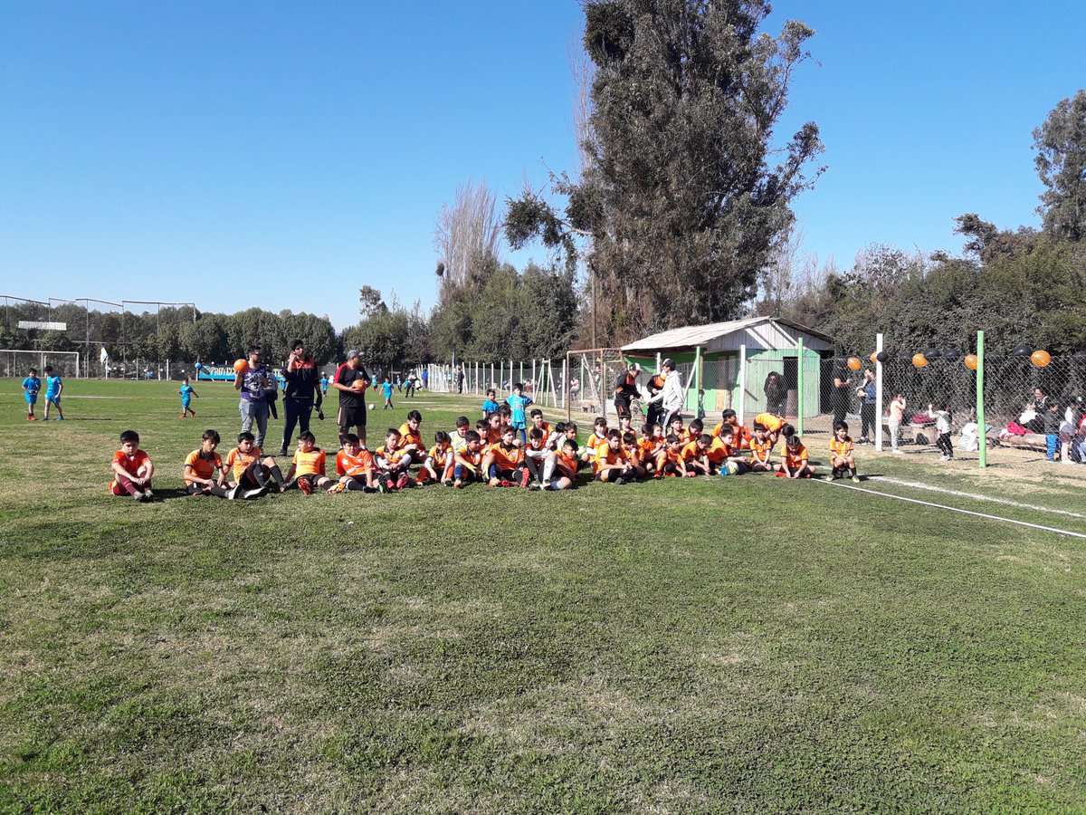 gabrieldelcajon's tweet photo. Ya comienza la #CopaMiel2019 
y nuestros dirigentes de la Agrupación #Redamonte dan la arenga   a los competidores antes del punta pié inicial
@redapicolachile @ChileApicola 
@AMUR_CHILE @MinagriRM @MuniElMonte https://t.co/iQsMzqtjDO