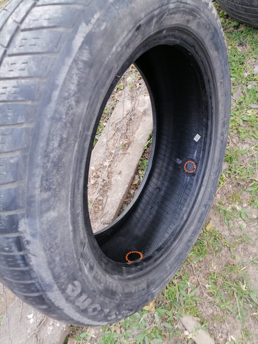 emilianocartier's tweet photo. La semana pasada me secuestraron el auto en la 'comisaría número 1' de Tucumán 24hs.. Y bastó para que la policía me cambie la cubierta trasera comprada hace un mes, por otra de otra marca y totalmente destruida. No son los gobiernos que pasan, es la gente que no cambia más. https://t.co/J6w8wPqsrd