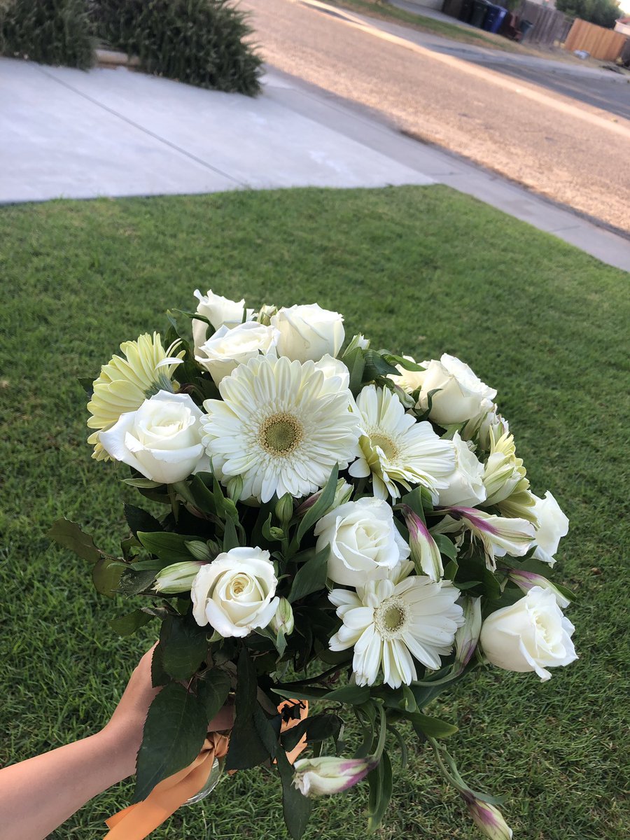 lilys_flowers3's tweet photo. Early bird gets the worm, don’t forget to make your orders ❣️#VaseArrangements https://t.co/BU7qDruzJu