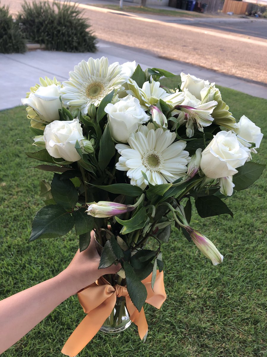 lilys_flowers3's tweet photo. Early bird gets the worm, don’t forget to make your orders ❣️#VaseArrangements https://t.co/BU7qDruzJu