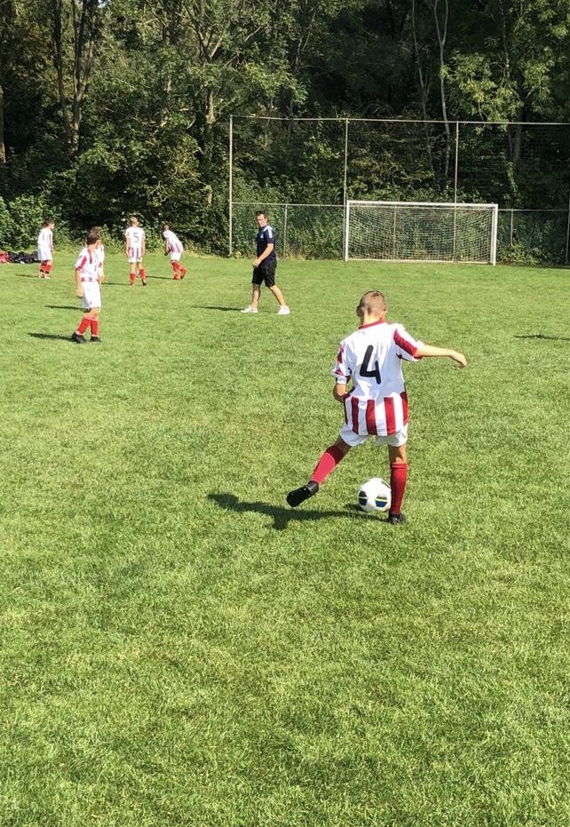 ForzaEsther's tweet image. Hij speelt dit seizoen voor het eerst met rugnummer. En heeft toevallig een heel bijzonder rugnummer toegewezen gekregen! #DiTo #nummer4 #linksback #ofcentraleverdediger #linkspoot #jo12-1 @geinoord
