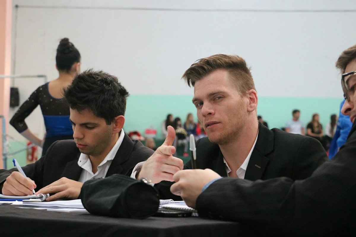 #GimnasiaArtística | Juez de lujo en los #JuegosRegiónCentro 💪

Gracias <a href="/ColoCORDOBA/">Colooo!!</a>!!