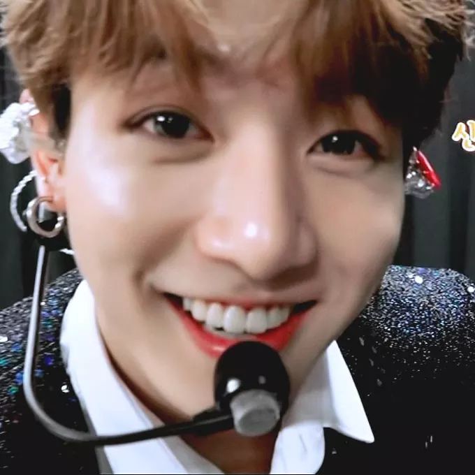 theWistoohot's tweet photo. Blessing for your birthday, blessing for your everyday...
The boy with the galaxy in his eyes.
#HappyBirthdayJungkook
Cre: He is the sun https://t.co/Veu7jUv9R1