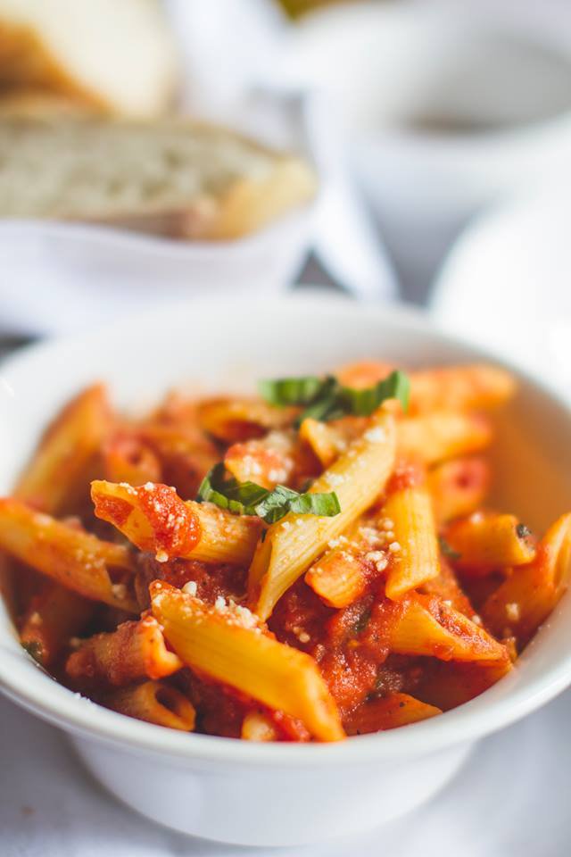 A side of pasta goes best with any main dish! ❤️ Hey Highland Park friends...come enjoy authentic Italian cuisine this weekend!