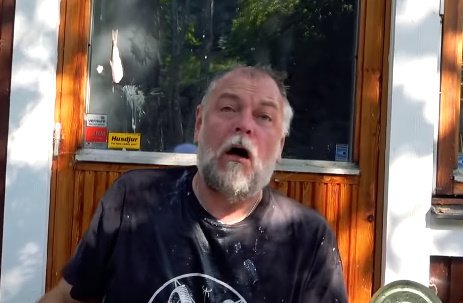 SonicAlexHD's tweet photo. Poor man ready to get hit by a fermented herring (1969 colorized)
@anomalyxd @Papanomalyxd https://t.co/pJylxxOUvF