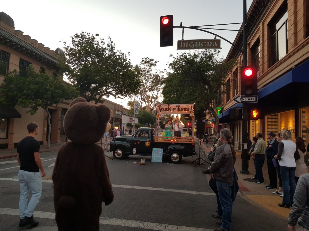 jb03hf's tweet photo. Few shots from the #SLO farmers market, #fdg19.

Dr. Brown meets Downtown Brown the mascot. https://t.co/pRmAqyfuh2