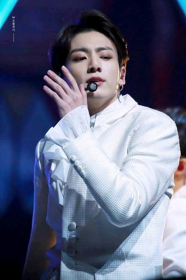 Tamyru2's tweet photo. Happy birthday to the most perfect man in the world. Happy birthday to my litol euphoria. 

#HappyBirthdayJungkook 
#HappyEuphoryaDay https://t.co/qbeYFbsGbh
