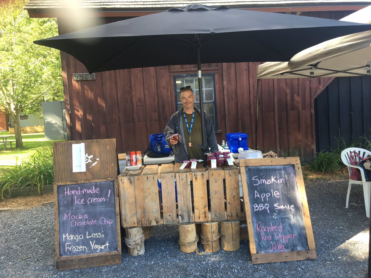Batch613's tweet photo. Come by @ManFarmersMKT today for your long weekend “necessities”, including our Smokin Apple BBQ sauce, roasted red pepper jelly, hand-made Mocha Chocolate Chip ice cream, and Mango Lassi frozen yogurt! https://t.co/eXxVDcP3U3