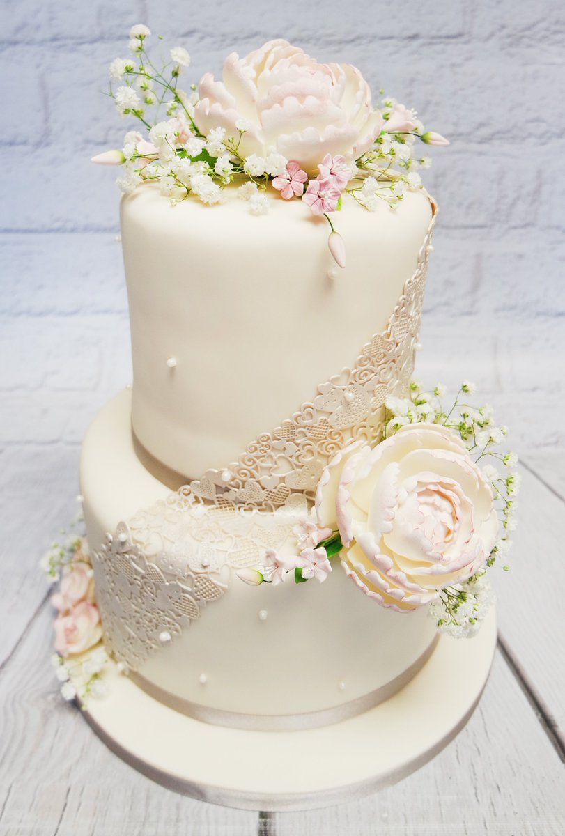 CraftyCakesSW's tweet photo. Two tiers of lovely lace, sugar-craft peonies and pearls - beautiful! ππ°πΎ
#bespokecakeexeter #weddingcake #weddingcakeexeter #weddingssouthwest #weddingcakesouthwest #southwestbride #laceandpearls #beautifulweddingcake #elegant #peonies #craftycakesexeter https://t.co/5w0H2uxpIo
