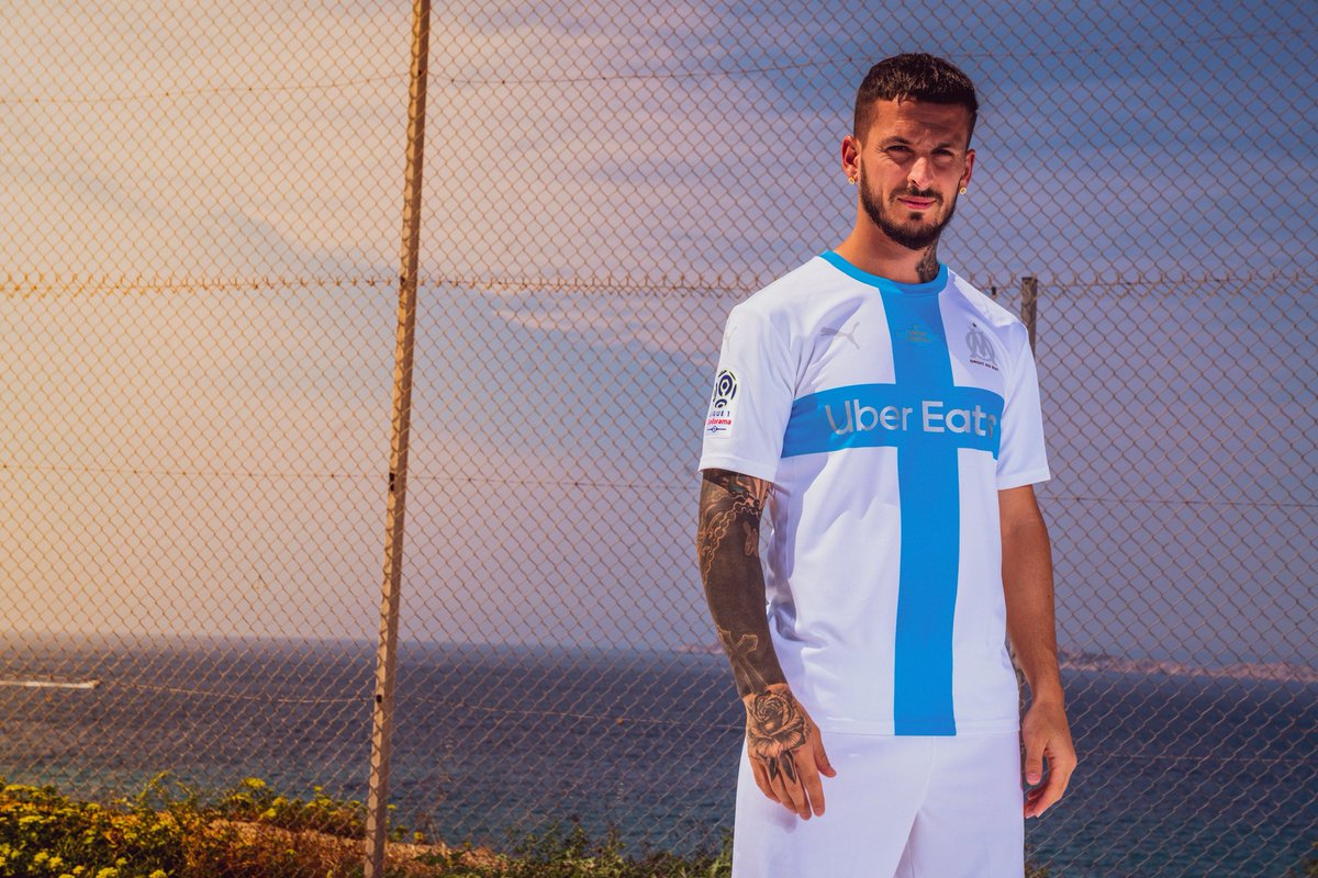 OM_Espanol's tweet photo. ¡Vamos a regalar una 👕 edición especial de nuestro 120 aniversario! ¿Nos ayudan, @cracks_oficial?

🔄 Da RT
🤝 Sigue @OM_Espanol y @cracks_oficial 
💬 Responde con tu ex jugador favorito del OM.

#120AñosdeLeyenda 🏳💙 https://t.co/DlLFVGL5uN