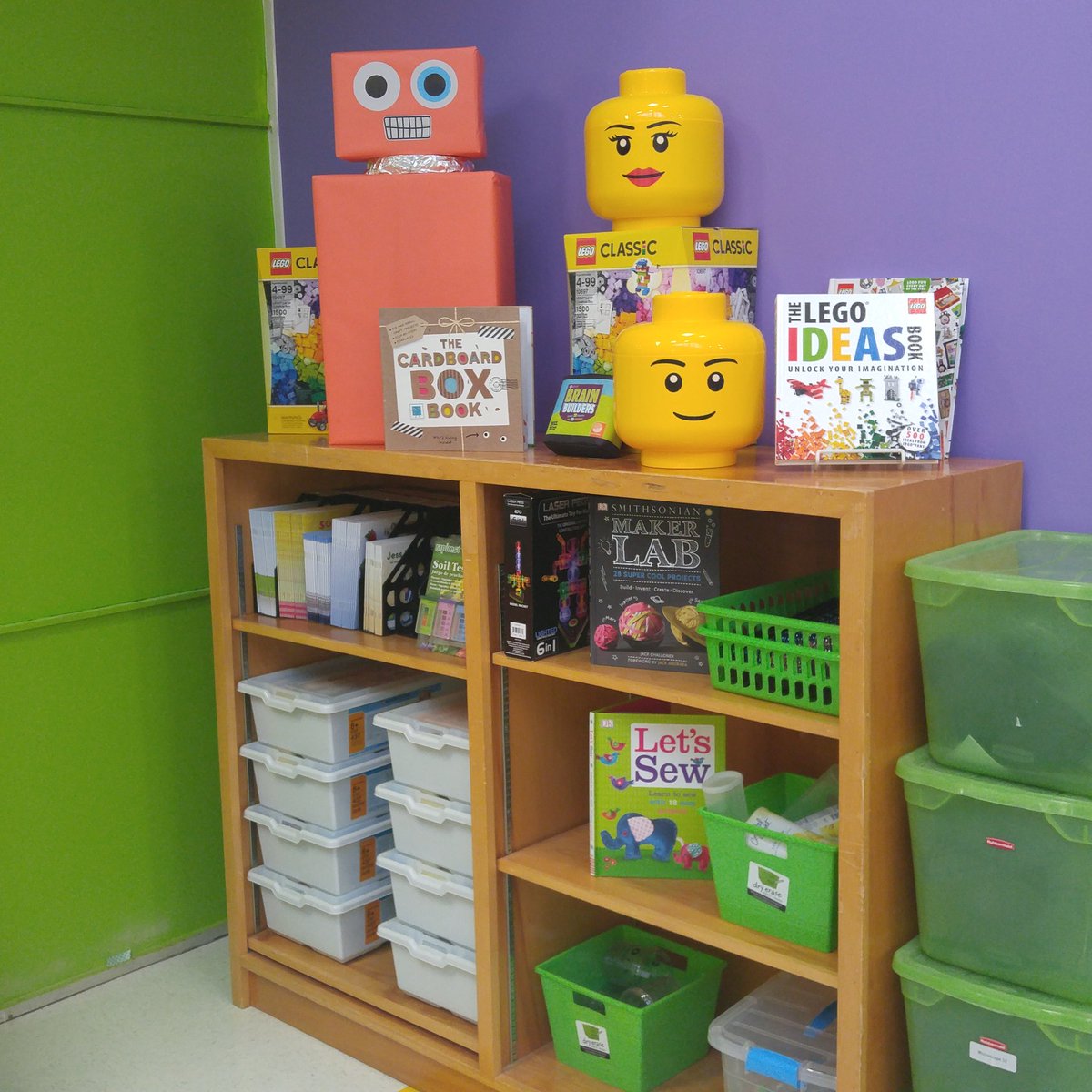 KariElkins's tweet photo. Cliffdale Elementary Media Center &amp;  Maker Zone is the BEST hands down!!! @CliffdaleEleme1 @CCSElemEd #KidsDeserveIt #funlibrarian https://t.co/xkyCowFPs4