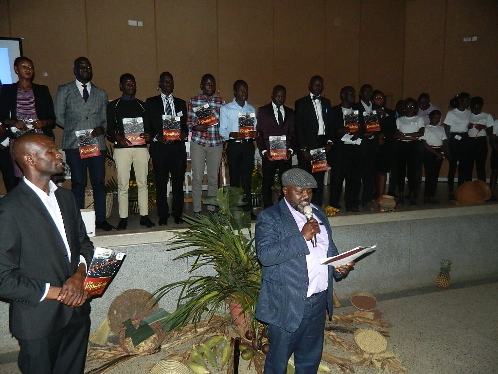 JopadholaOnline's tweet photo. PHOTOGRAPHS: Launching a magazine for the purpose of fundraising. Eng. Vincent K Odero from Kenya launches the #Jopadhola Community Education and Scholarship Trust (TJC EAST).
#Conference #Makerere #Entrepreneurship #TJCC19 #Education #Culture https://t.co/RtC0wjaXWc
