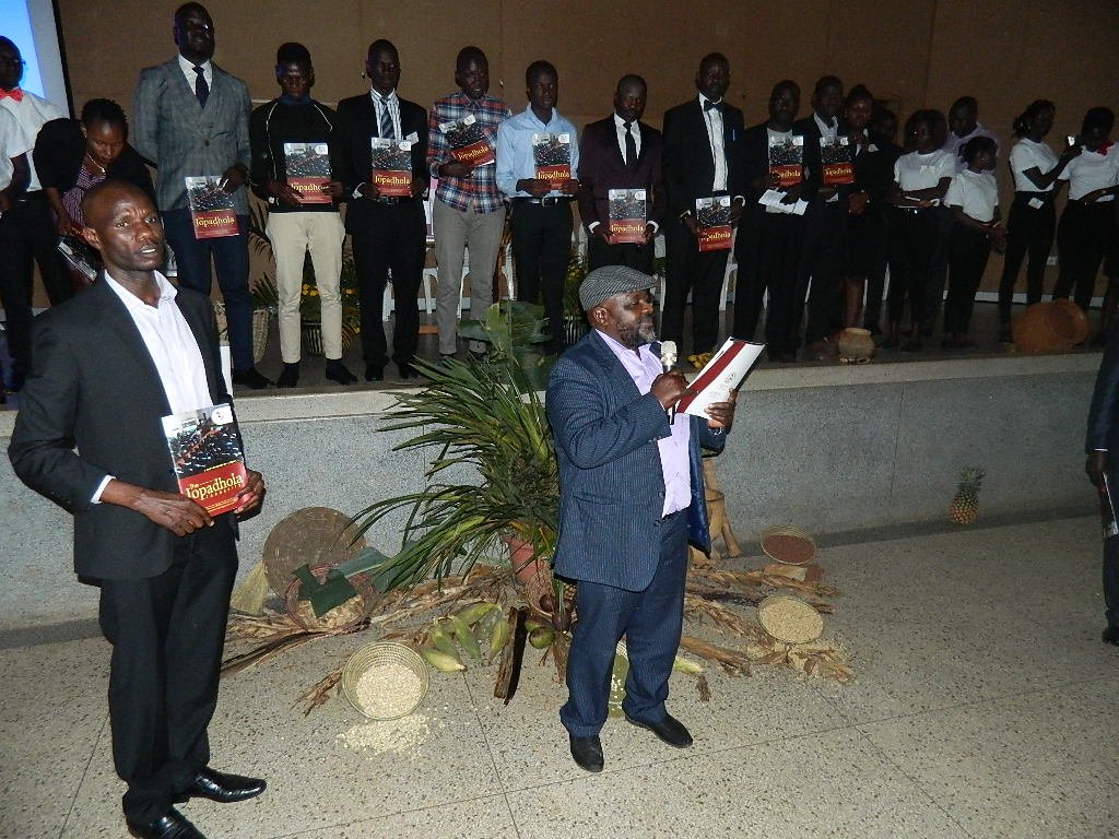 JopadholaOnline's tweet photo. PHOTOGRAPHS: Launching a magazine for the purpose of fundraising. Eng. Vincent K Odero from Kenya launches the #Jopadhola Community Education and Scholarship Trust (TJC EAST).
#Conference #Makerere #Entrepreneurship #TJCC19 #Education #Culture https://t.co/RtC0wjaXWc