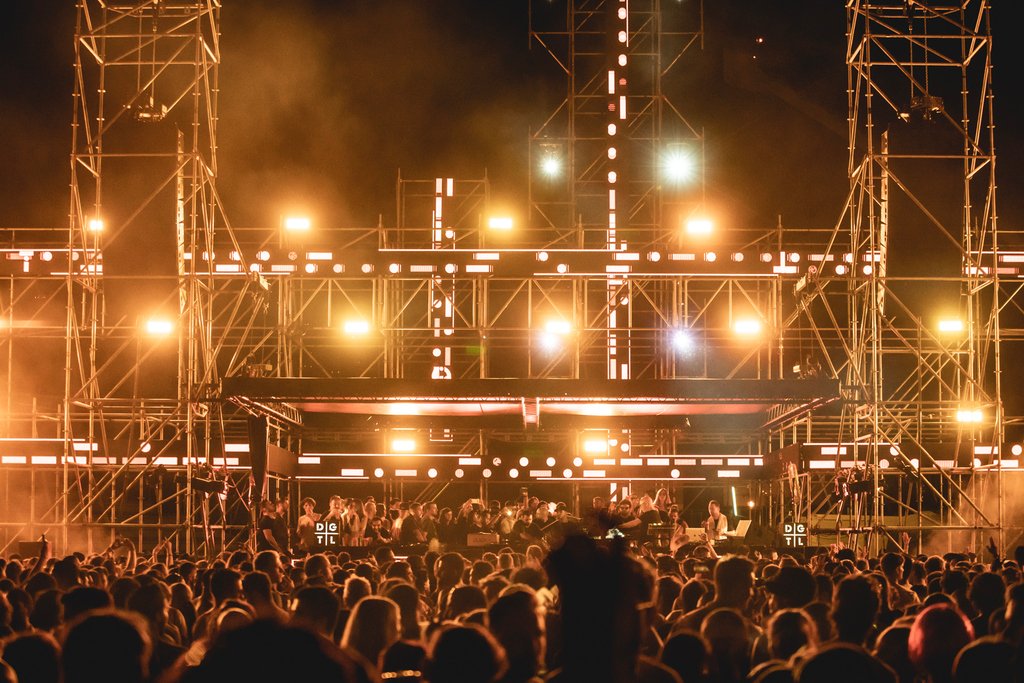 StudioRewind's tweet photo. We created content for the Modular stage at @dgtlfestival Barcelona and operated the visuals together with The Art of Light.
Stage design by Raito.scenography 
 
#dgtlbarcelona #dgtl #modular #resolume #visuals #vj #studiorewind #techno https://t.co/jUmZvf38lg