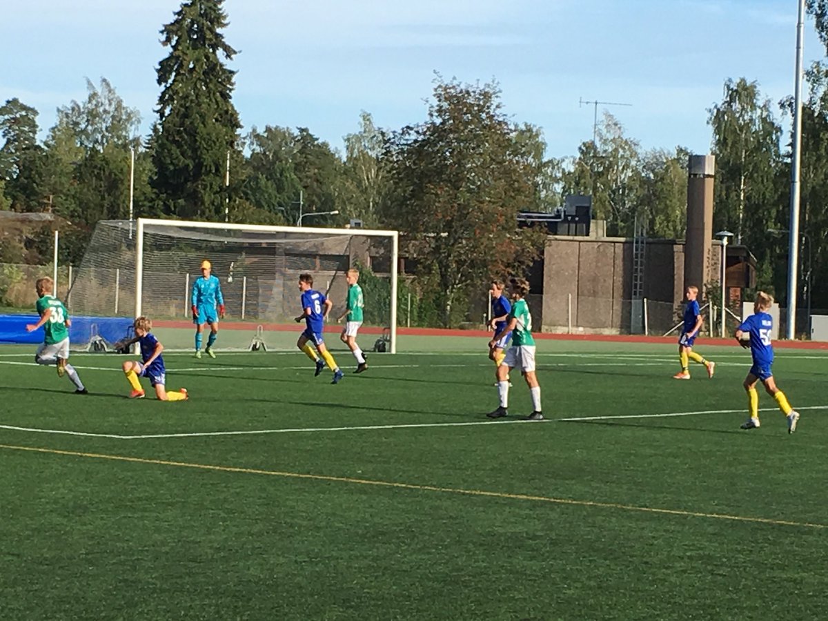 GrIFKP06's tweet photo. Tänään tiukkaa #P13ELL vääntöä Granin helteessä ☀️. Vierailija @palloiirot06 Raumalta vei tällä kertaa 2-4 voiton. Onnittelut ja tsemppiä #Grani ! https://t.co/s26dBE7LNo