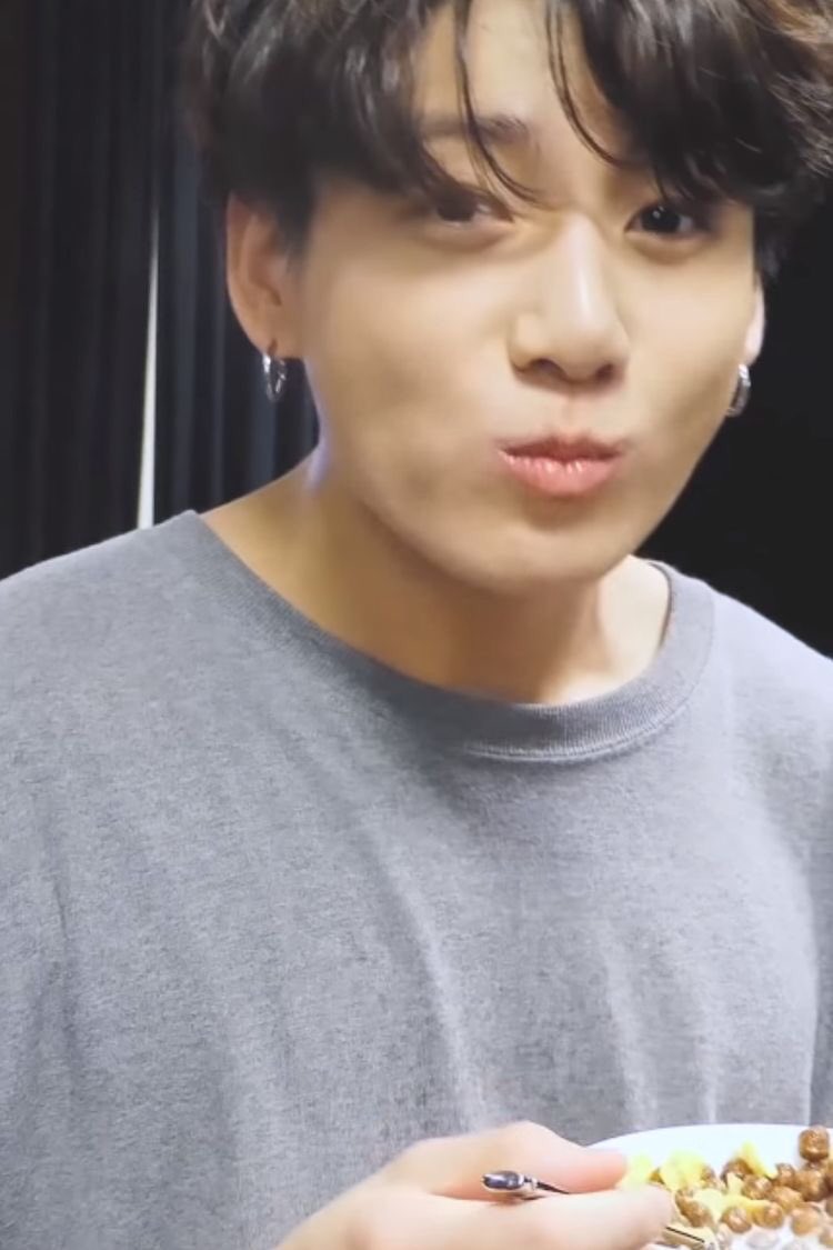 sopesuell's tweet photo. iyi ki dogdun minik bebegim bugun 2 yasina girdin 💖💖💖💖💖💖💖💖🥕🥕🥕🥕🥕🥕🥕💓💓💓💓💓💓 seni cok seviyorum🥳🥳🥳🥳 #HappyBirthdayJungkook
#HappyJungkookDay https://t.co/RAvMWJY0M7