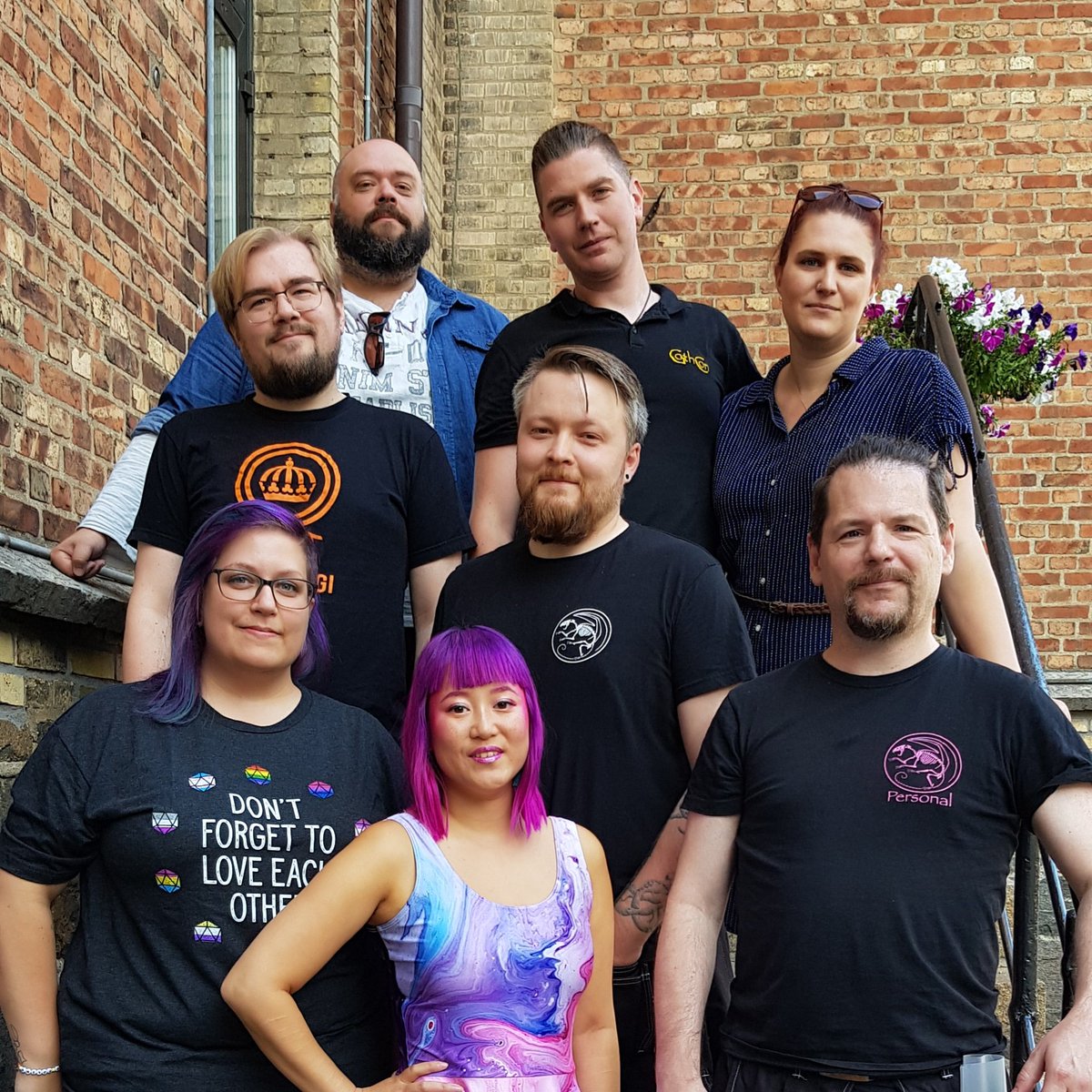 GothCon's tweet image. Gott nytt verksamhetsår! Idag har vi haft årsmöte, och vi är i full gång med att planera inför GothCon XLIV. 

Här har ni nästan hela styrelsen, v. till h., uppifrån och ner: Peter, Albin, Elin, Pontus, Hampus, Emelie, Camille, och Jonny. Saknas på bilden gör Martina och Einar.