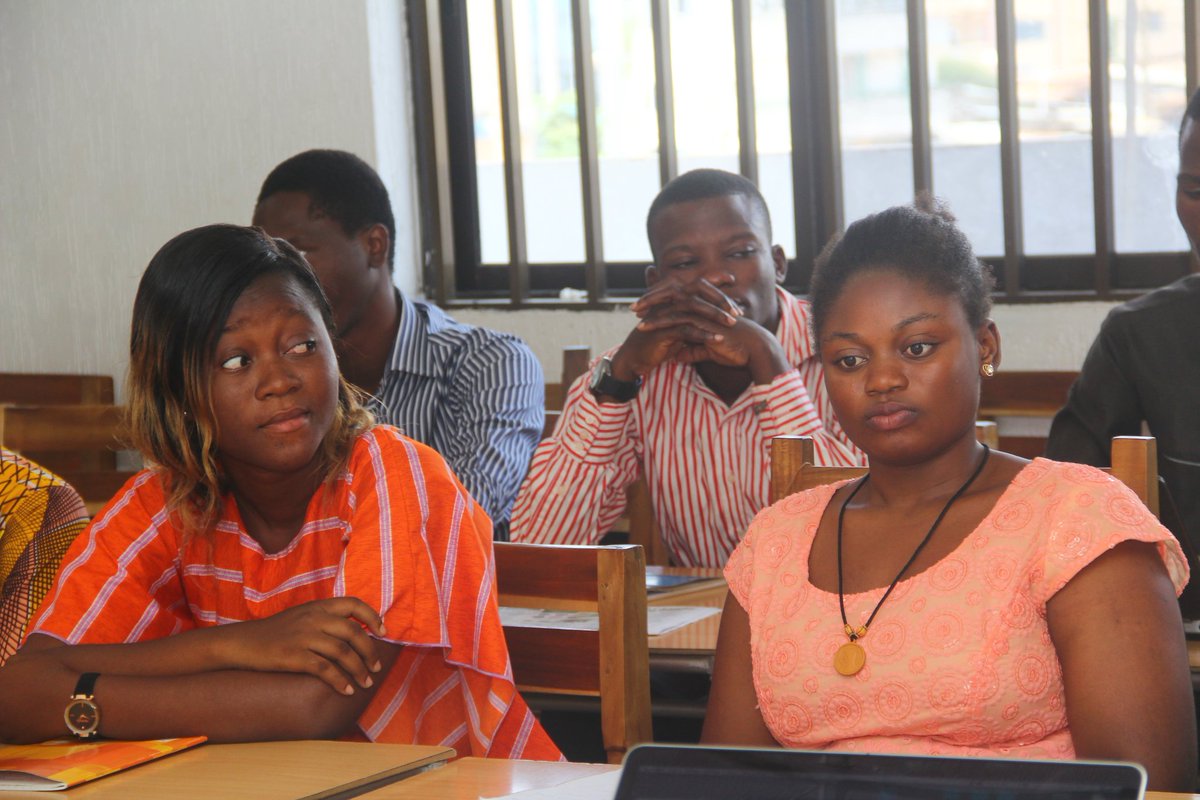 ab_benin's tweet photo. Au #Workshopblogging, @jnoumonvi, président de @ab_benin invite les participants à rejoindre la communauté des blogueurs. Il se tient également à disposition pour collaborer avec eux en vue de leur faire profiter vraiment des avantages et des opportunités d'internet.
#BlogDay229 https://t.co/i8LSTZ34qh