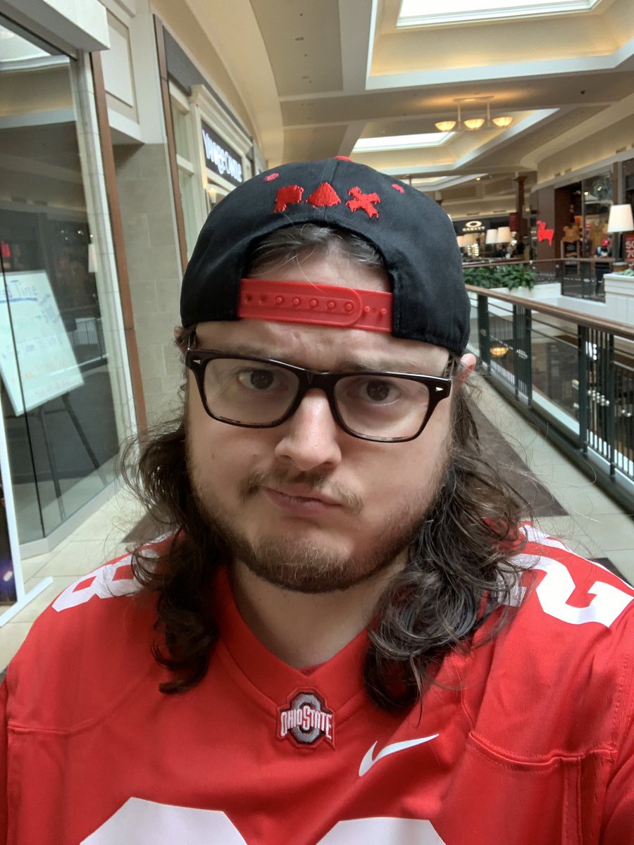 Hanmar's tweet image. When all you want to do is watch football and stream all day and relax BUT the fam wanted you to go out with them. The sacrifices I make.. 😅

#streamerstruggles #FamilyFirst #streamerlife