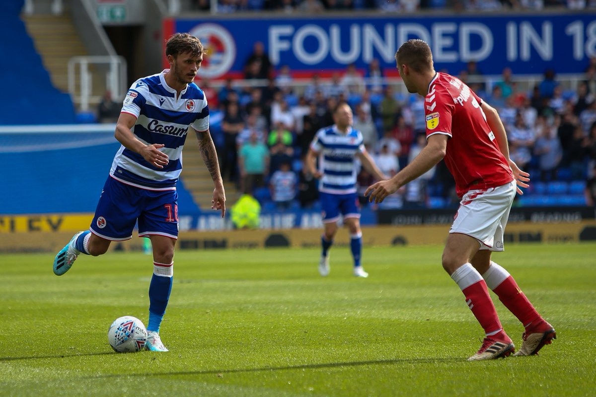 ReadingFC's tweet photo. @liammoore93 x @JohnSwift8
#REAvCHA https://t.co/iTLvq0WAT5