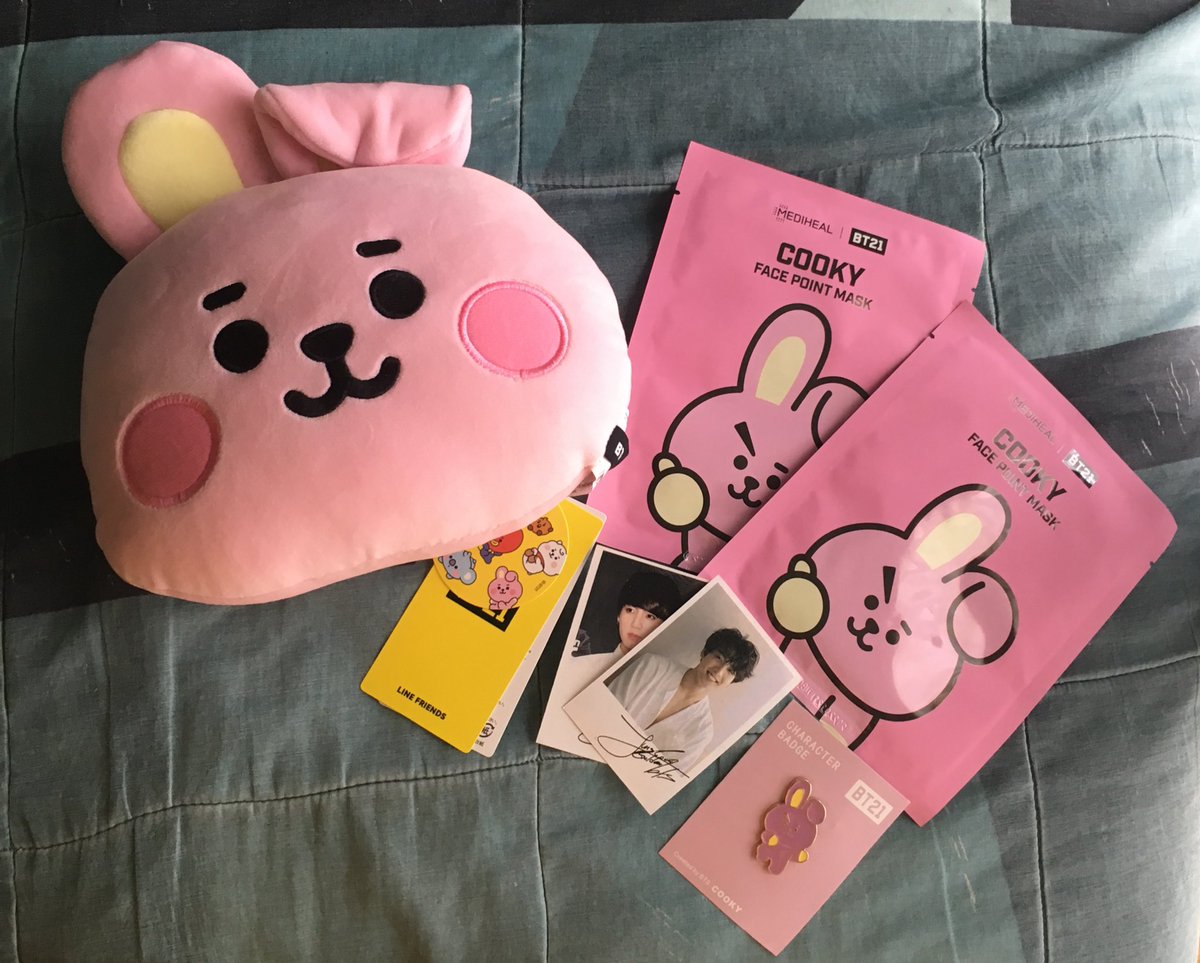 tinieuphoria's tweet photo. So in honour of my golden boy turning 22, im doing a mini ga!   -  euphoria jacket (black, size L)
- Cooky facemask with mediheal
- One Baby Cooky plush  
- Like/rt/fllw 
- ww (but if there’s customs that’s on you) 
- Reply with your fave Jungkook pics/memes 
- Ends October 1st https://t.co/b7MGQhmEnj