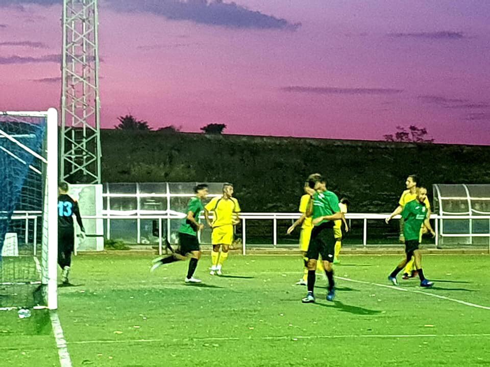 CDCCIEMPOZUELOS's tweet photo. Segundo partido de pretemporada y siguen las sensaciones positivas.    Victoria de nuestros chicos 4-1, frente a un @VallecasC siempre agradecidos por su visita a nuestro pueblo. https://t.co/emISCBJfvu